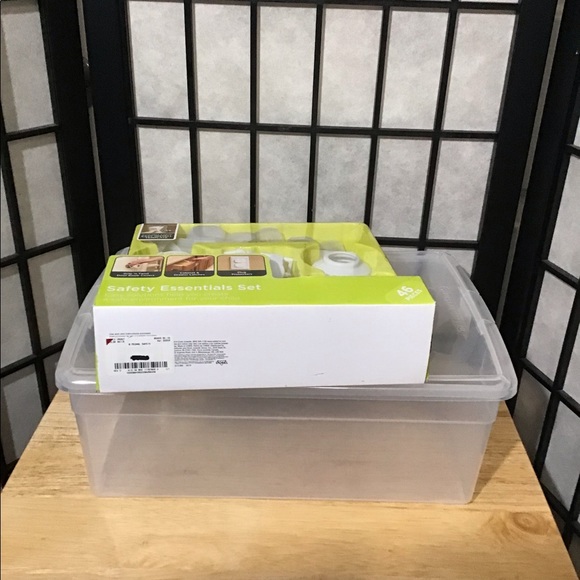 NWT SAFETY 1ST ESSENTIALS CHILD PROOFING 46 Pieces - Picture 3 of 3